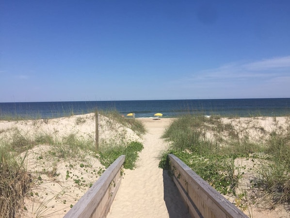 Una playa cerca