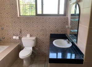 A bathroom with a toilet, sink, and bathtub. - Charming 3-bedroom apartment with AC, WiFi in lovely Mombasa (Mombasa)