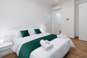 5 slaapkamers, een kluis op de kamer, een strijkplank/strijkijzer, wifi