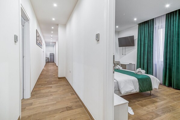 5 bedrooms, in-room safe, iron/ironing board, WiFi