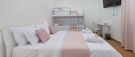 5 chambres, fer et planche à repasser, Wi-Fi, draps fournis