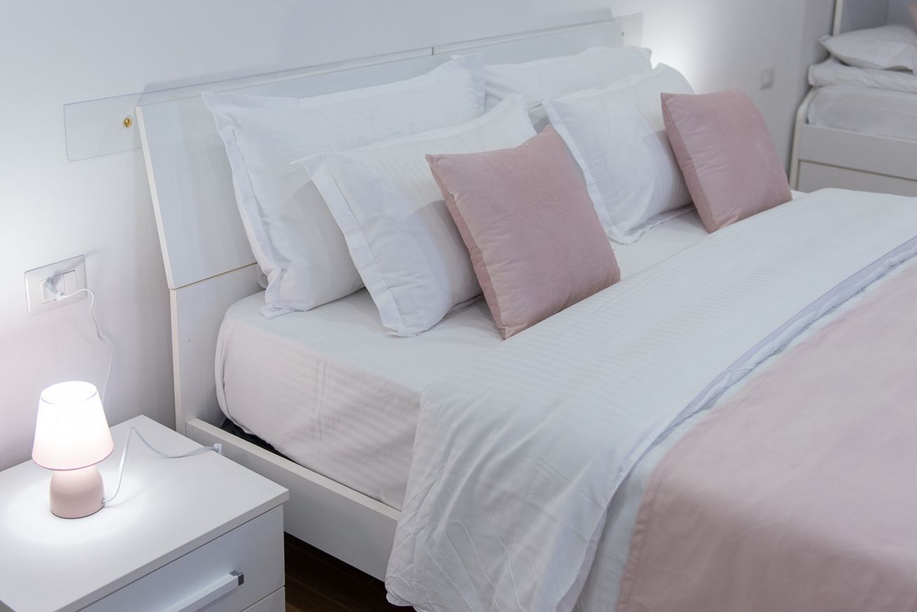 1 chambre, coffres-forts dans les chambres, fer et planche à repasser