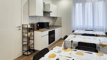 Fridge, microwave, coffee/tea maker, high chair