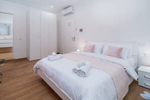 1 dormitorio, caja fuerte, tabla de planchar con plancha y wifi