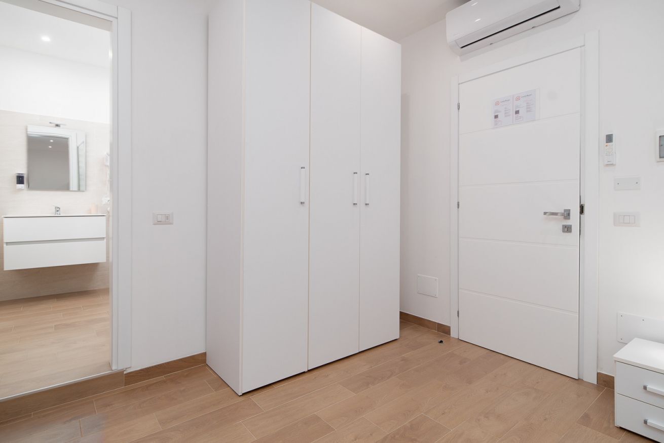 Douche, sèche-cheveux, bidet, serviettes fournies