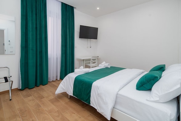 1 bedroom, in-room safe, iron/ironing board, WiFi