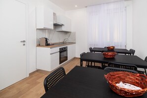 Fridge, microwave, coffee/tea maker, highchair - Lovely Rooms - Room 2 by Rentbeat (Civitavecchia)