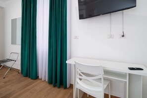 Interior - Lovely Rooms - Room 2 by Rentbeat (Civitavecchia)