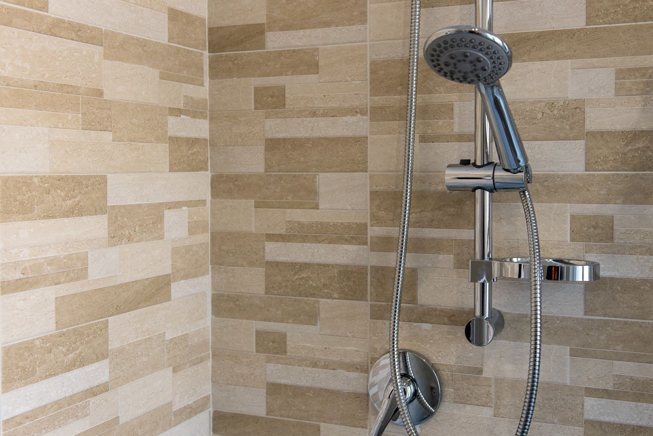 Doccia, asciugacapelli, bidet, asciugamani