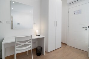 Interior - Lovely Rooms - Room 3 by Rentbeat (Civitavecchia)