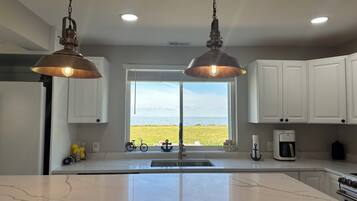 Frigorífic, microones, forn i placa de cuina