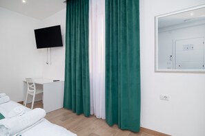 1 bedroom, in-room safe, iron/ironing board, WiFi