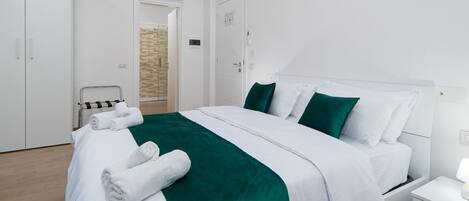 1 chambre, coffres-forts dans les chambres, fer et planche à repasser