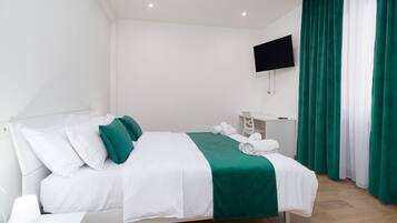 1 chambre, coffres-forts dans les chambres, fer et planche à repasser