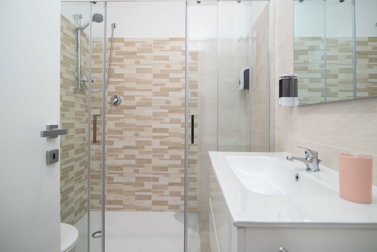 Doccia, asciugacapelli, bidet, asciugamani