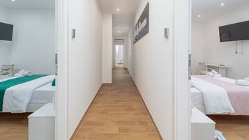 1 chambre, coffres-forts dans les chambres, fer et planche à repasser