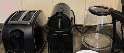 قهوة و/أو ماكينة صنع القهوة