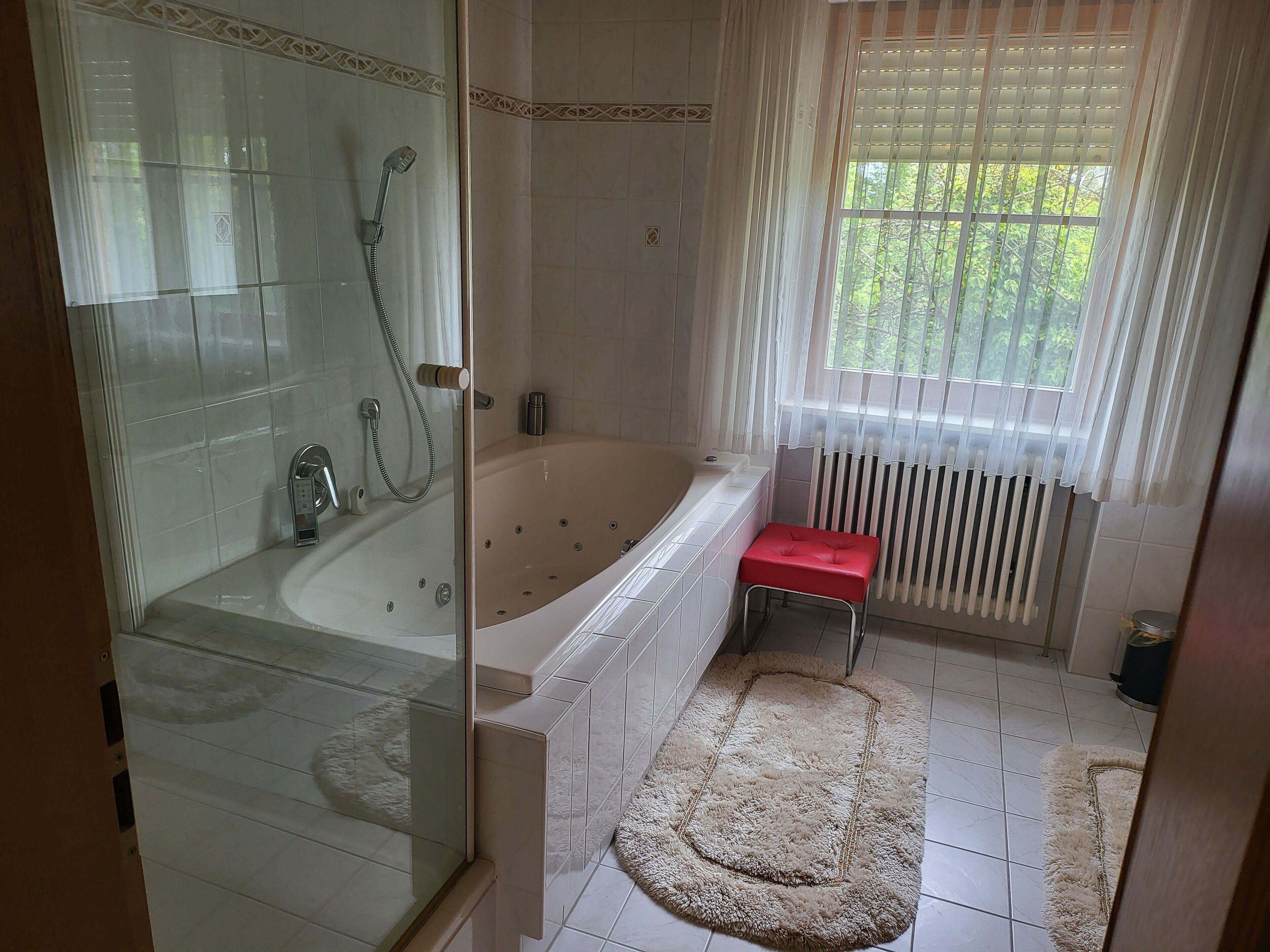 Dusche, Handtücher, Seife, Shampoo