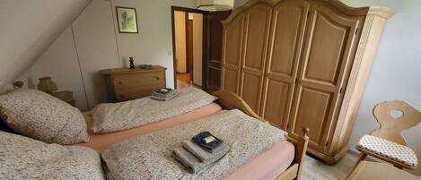 3 Schlafzimmer, Schreibtisch, Reisekinderbett, kostenloses WLAN