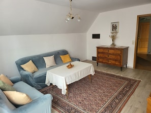 TV, peis, bordtennis og bøker