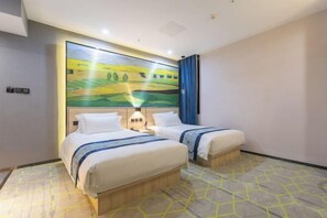 A hotel room with two beds, a large abstract painting on the wall, and a geometric patterned floor. - Baoyang Boutique Hotel (Shijiazhuang North Zhonghua Street Zhongchu Plaza) (Shijiazhuang)