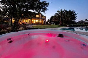 Bain à remous extérieur