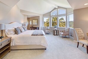 4 多间卧室、办公桌、免费 WiFi、床单