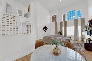 Interior - Luxury Vegas Escape 4BR, Pool/Spa, Game Room & BBQ (Las Vegas)