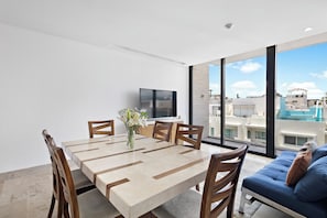 Deluxe Penthouse, Multiple Beds | Dining room