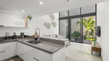 Deluxe Loft, 1 Bedroom | Dining room