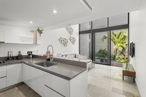 Deluxe Loft, 1 Bedroom | Dining room