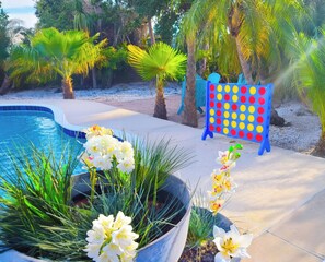 Outdoor pool - Walk to the Beach (Sarasota)