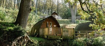 Cosy Woodland Cabin with Hot Tub