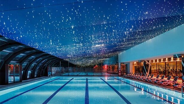 8 outdoor pools