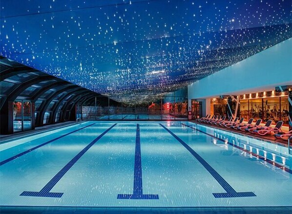 8 outdoor pools