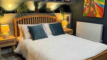 3 bedrooms, iron/ironing board, WiFi, bed sheets