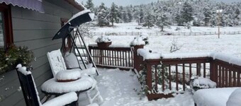 Poo's Corner! Relax w hot tub, mountains & stars!