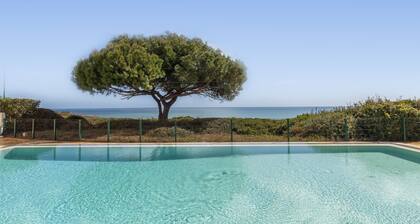 Exquisite Townhouse with Sea View, Rooftop & Pool