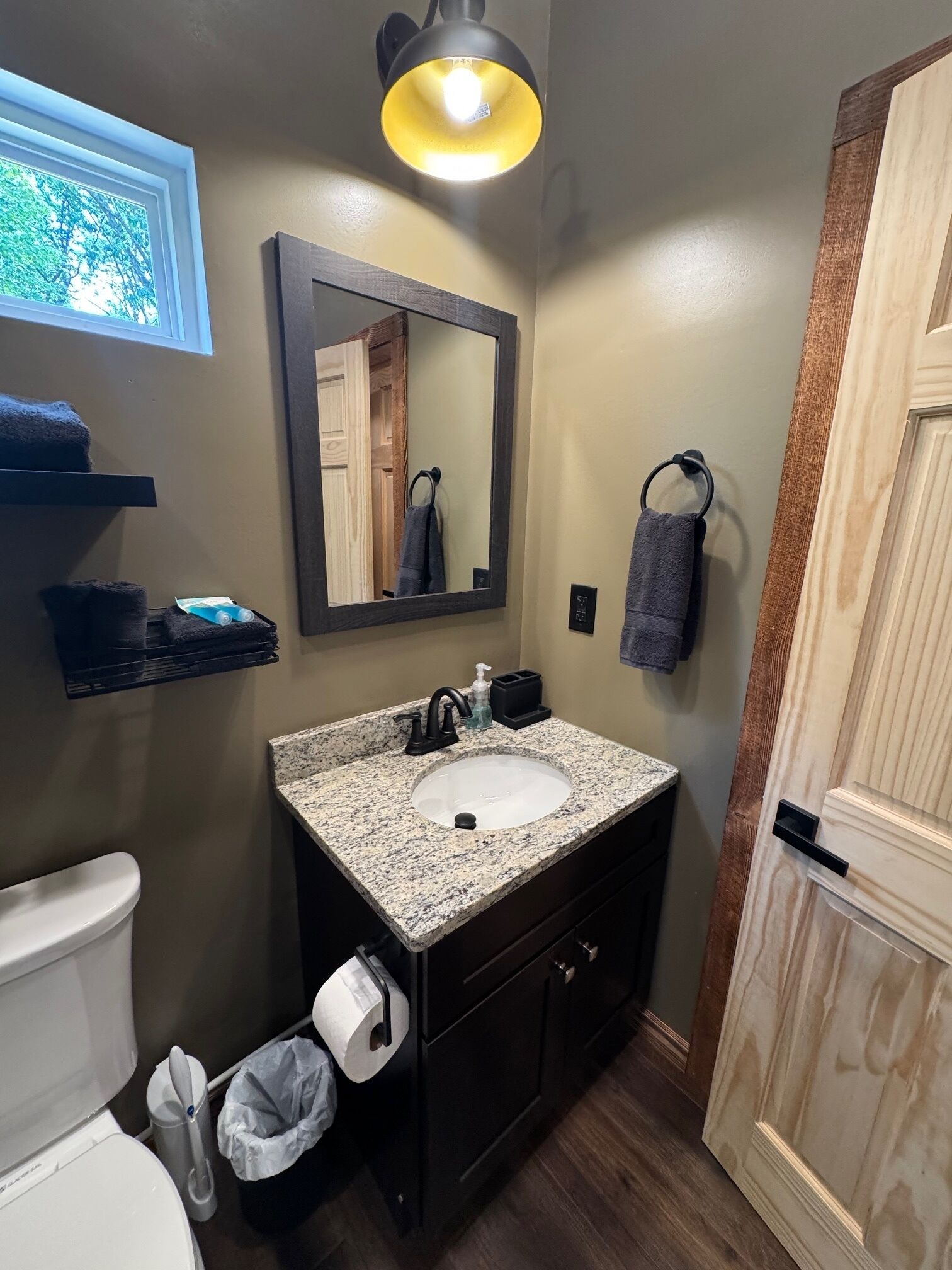 毛巾、肥皂、卫生纸