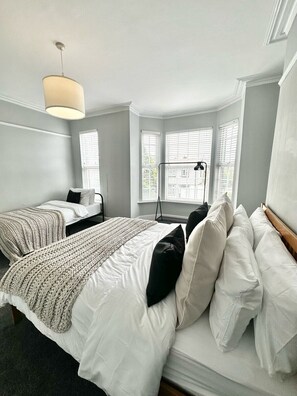 5 habitaciones, tabla de planchar con plancha y wifi gratis 