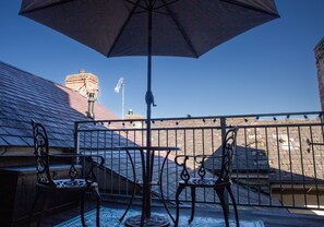 Terrace/patio - Period town house apartment on Cardigan High Street - Independent shops, cafés, bars & restaurants (Cardigan)