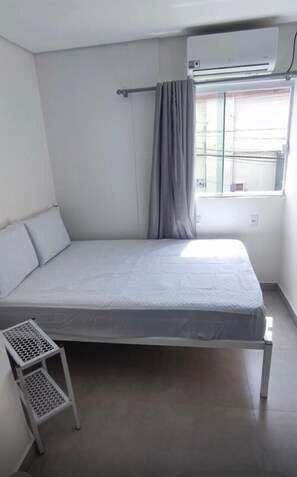 Cortinas blackout, tabla de planchar con plancha y wifi gratis 