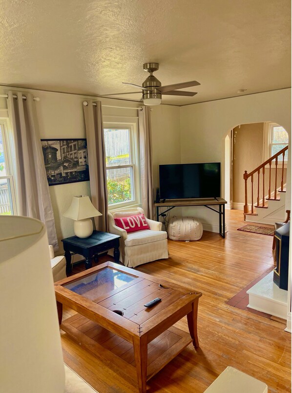 Télévision, cheminée