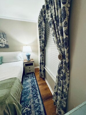 1 habitación, tabla de planchar con plancha, cuna de viaje y wifi 