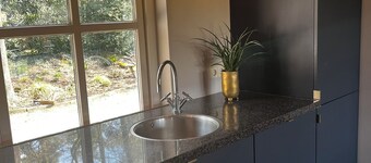 Cozy bungalow with lots of privacy in a wooded area. Close to Eindhoven.
