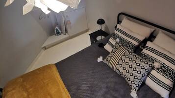 1 slaapkamer, een strijkplank/strijkijzer, gratis wifi, beddengoed