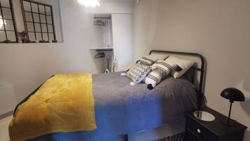 1 bedroom, iron/ironing board, free WiFi, bed sheets