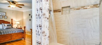 Serene Lake Charles Apartment