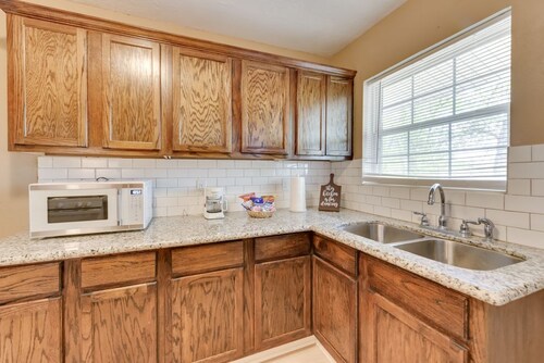 Elegant Lake Charles Apartment