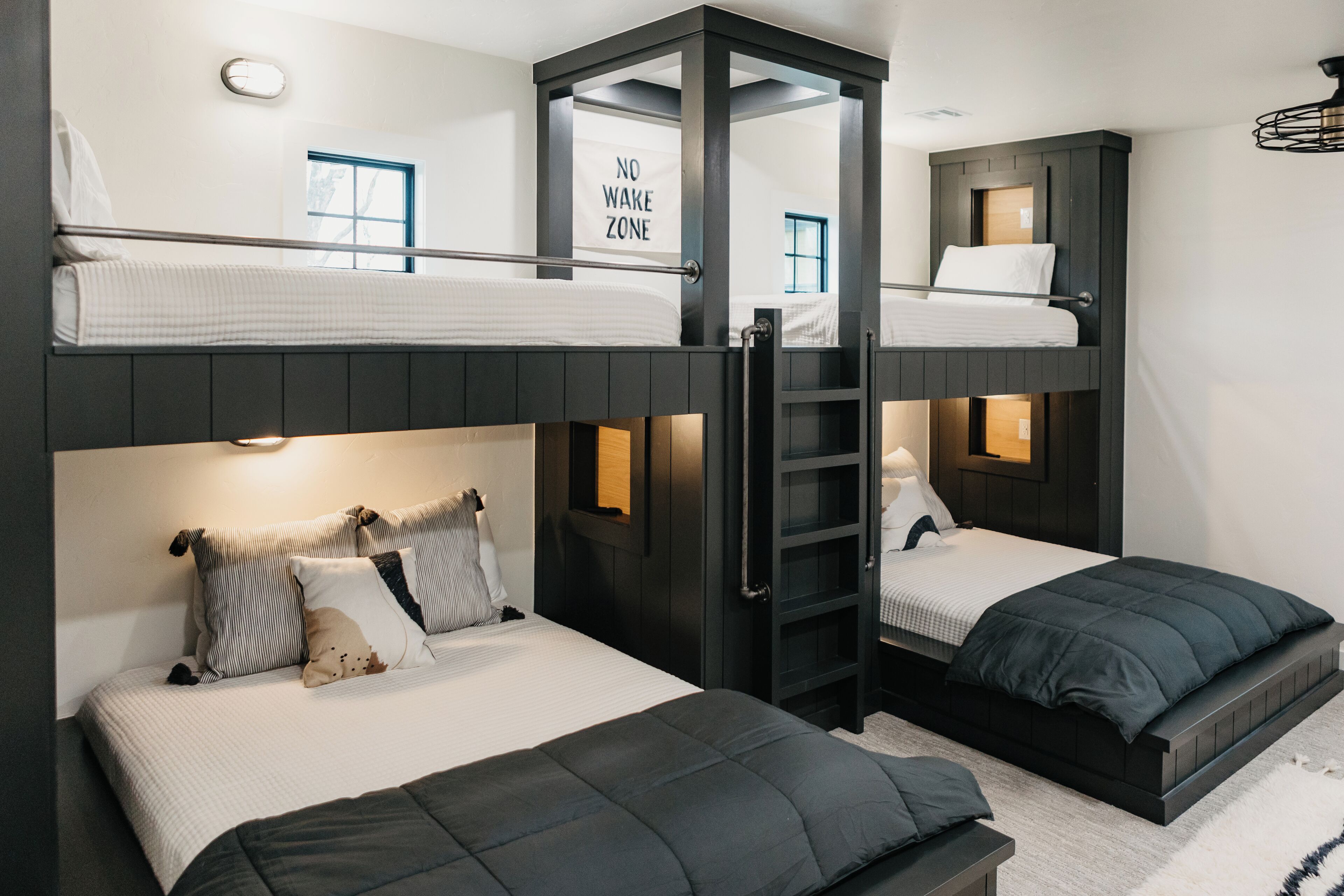 4 chambres, fer et planche à repasser, lit parapluie, Wi-Fi gratuit